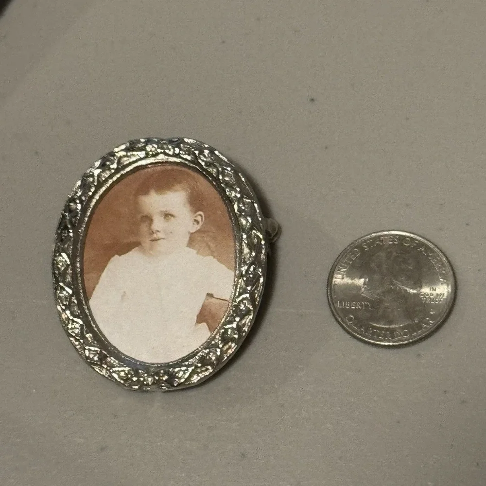 Picture Brooch Add Picture of:  Art Work,‎  Scenery, Name Tag,or Loved One